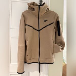 Nike Tech Beige Zip up